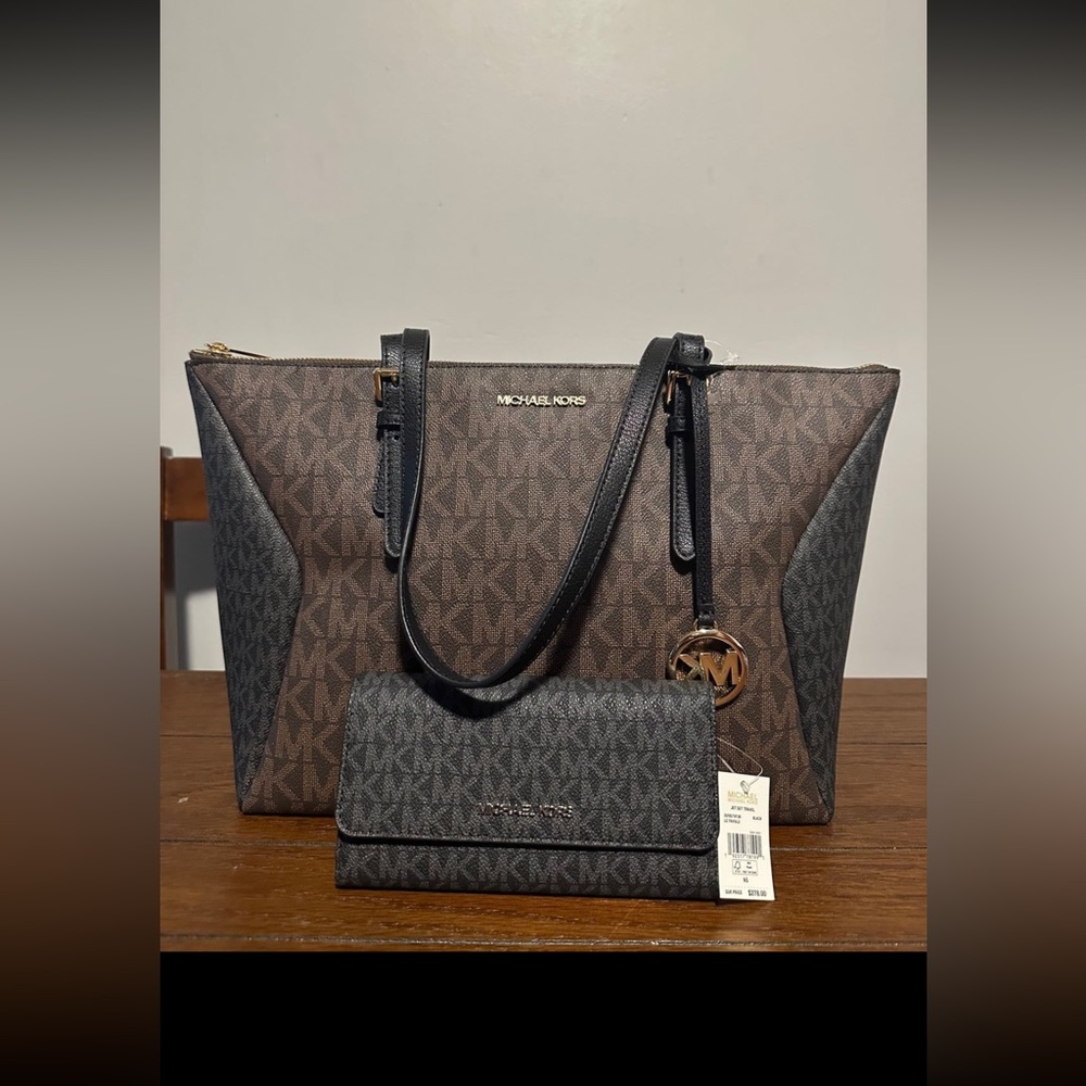 Michael Kors Handbag Set!!!
